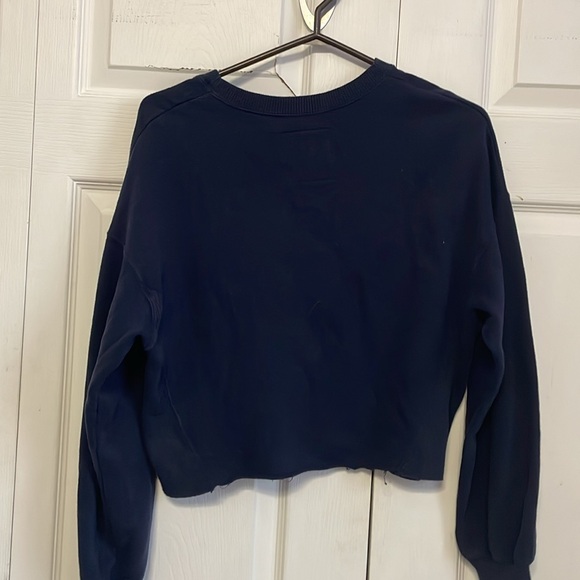 Cropped Navy Hollister Crewneck - Picture 3 of 4